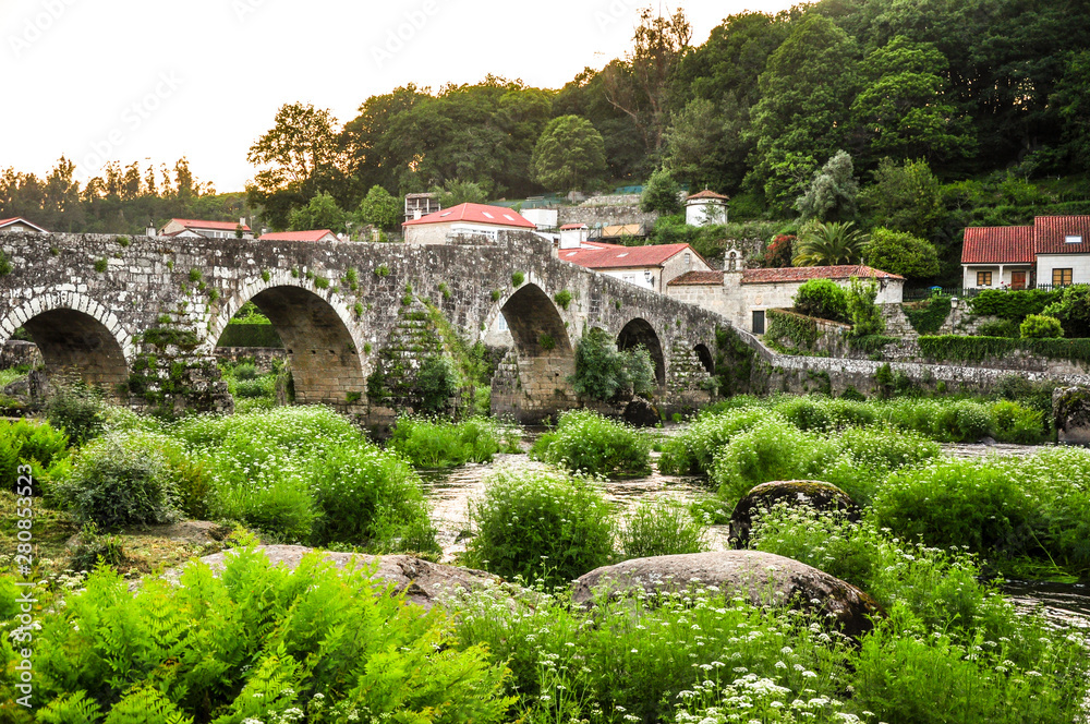 Fototapeta premium Summer in northern part of Spain. Roman stone bridge in Ponte Maceira (Negreira) town, Galicia, Spain