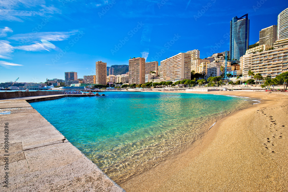 Les Plages skyline and emerald beach view