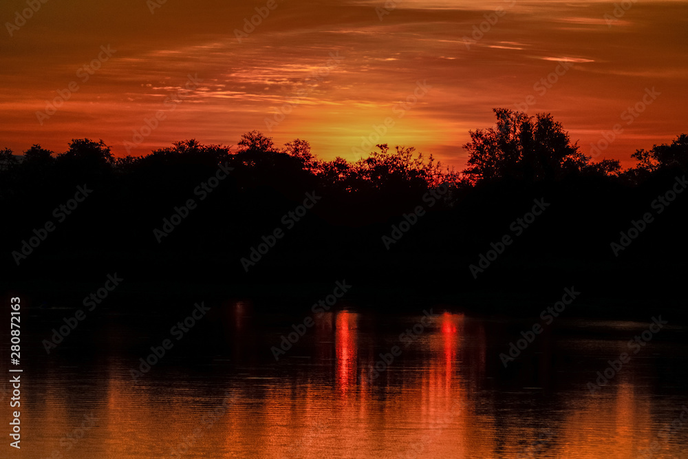 Sonnenuntergang am Luangwa River Camp Sonnenuntergang am Luangwa River Camp