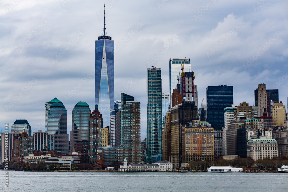 Obraz premium November 2018 - Skyline of Manhattan, New York City, view from Liberty Island, ferry boat on the ocean