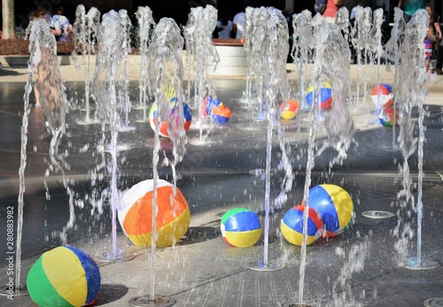 Bild auf Leinwand Fountain with water spouts and beach balls