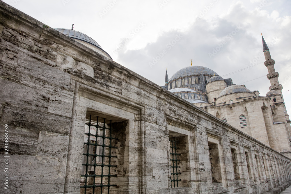Naklejka premium Suleymaniye Camii mosque in the center of Istanbul city, Turkey
