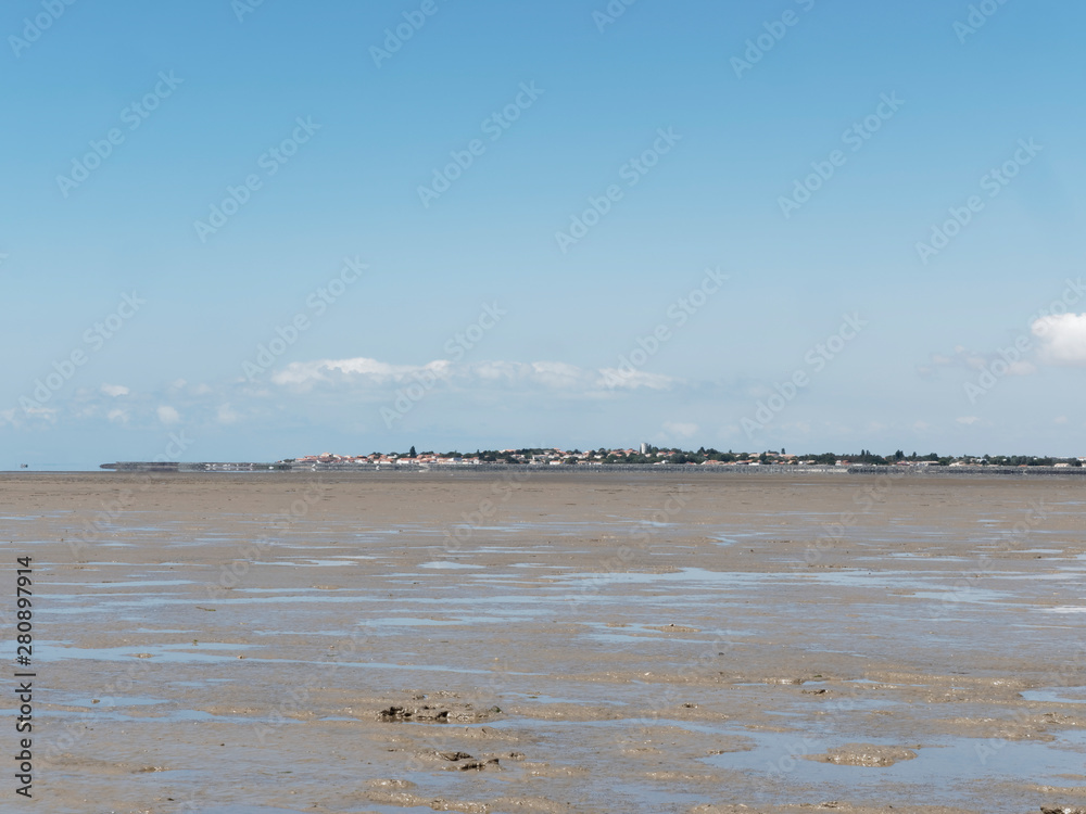 Baie d'Yves en Charente-Maritime, lagune cotière vaseuse à marais basse Baie d'Yves en Charente-Maritime, lagune cotière vaseuse à marais basse