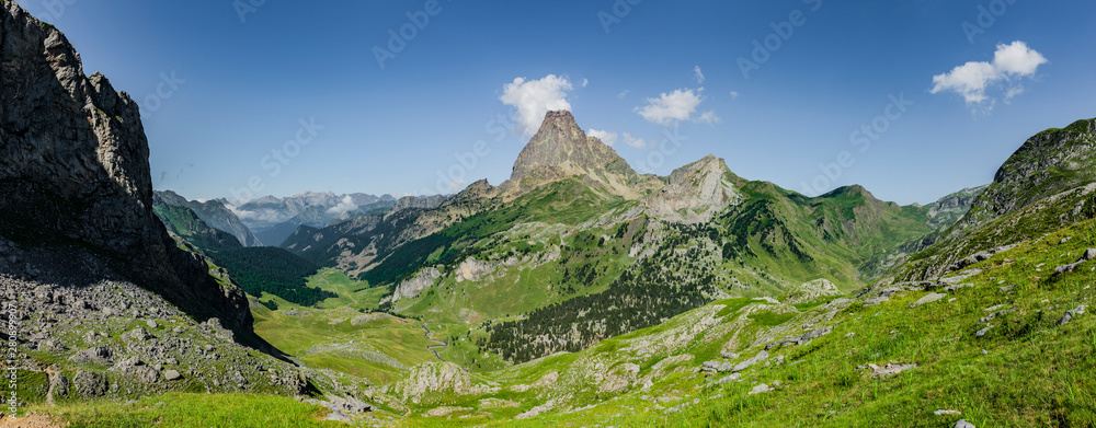 Panorama  Pic d’Ossau in den französischen Pyrenäen Nationalpark