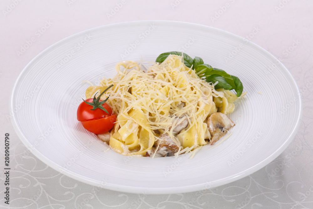 Italian pasta Linguini with mushroom