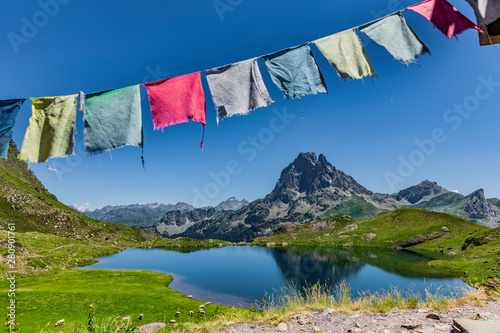 Panorama lacs d’Auyous und Pic d’Ossau in den französischen Pyrenäen National...