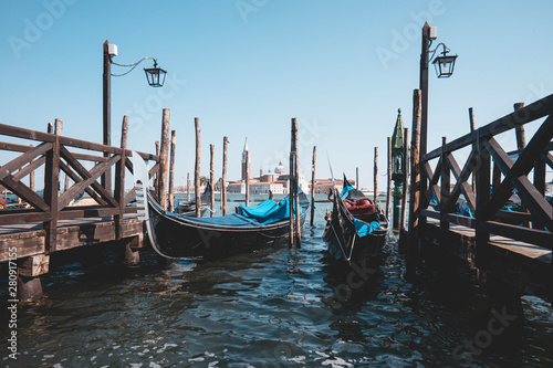Gondel, Steg, Italien, Venedig, Schiffe, Boote, Lampen, Meer, Salzwasser, wasser, Parken, Hintergrund © mkstudio001