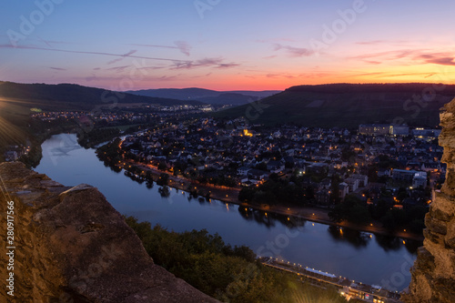 Blaue Stunde und Sonnenuntergang in Bernkastel-Kues © justsophotos