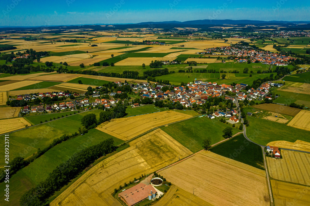 Das Dorf Zella in Hessen aus der Luft