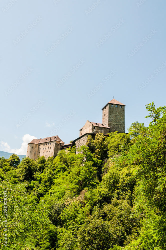 Dorf Tirol, Schloss Tirol, Waalweg, Wanderweg, Weinberge, Vinschgau, Südtirol, Sommer, Italien