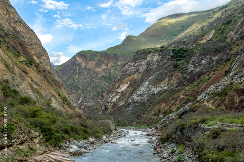 Fototapeta Naklejka Na Ścianę i Meble -  Apurimac river : Green steep slopes of valley with water in the middle, the Choquequirao trek, Peru