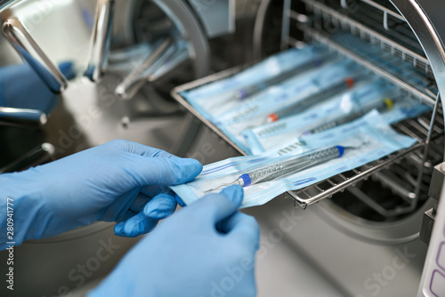 Cuadro en lienzo Dentist is taking dental probe from sterilize machine