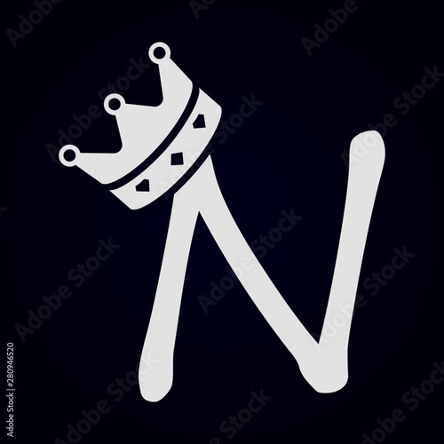 Caligrafía de la letra N con corona en la parte superior photo