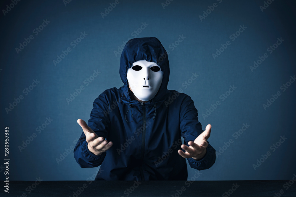 白い仮面をつけた男性 Stock 写真 Adobe Stock