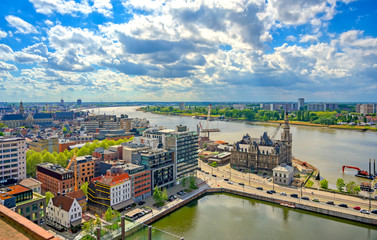 Tableau sur plexiglas Anvers Vue aérienne des docks du port d'Anvers  © Jbyard