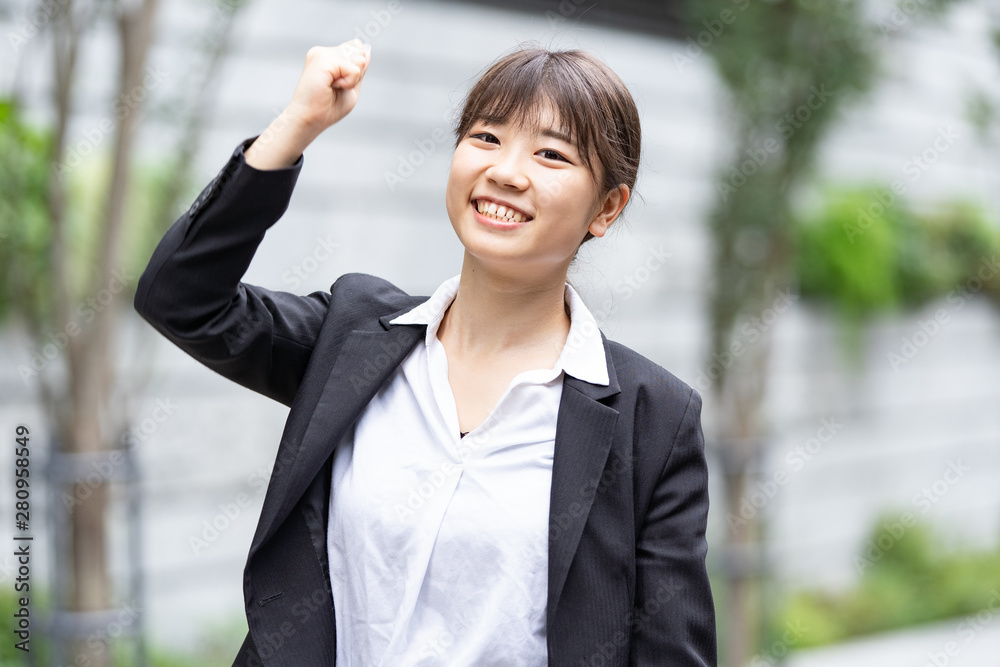 【ガッツポーズ・応援】新入社員・就職活動学生 【ガッツポーズ・応援】新入社員・就職活動学生