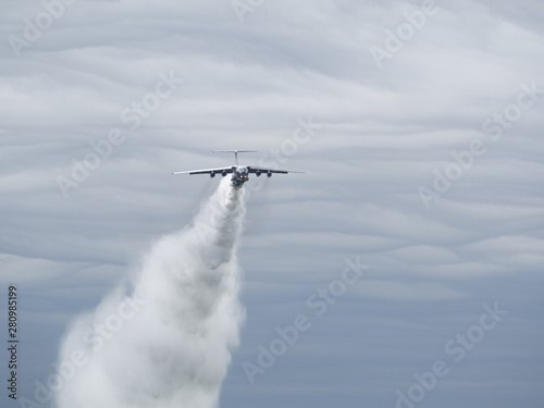 AIRCRAFT Ilyushin Il-76 MD military and civilian cargo transport, Firefighting aircraft,  water bombing photo