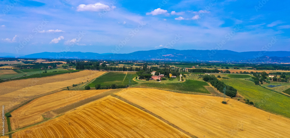 Luftbild: Naturlandschaft Toskana, Itlien, 