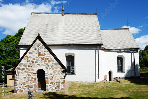 Die alte Kirche von Alnö in Schweden photo