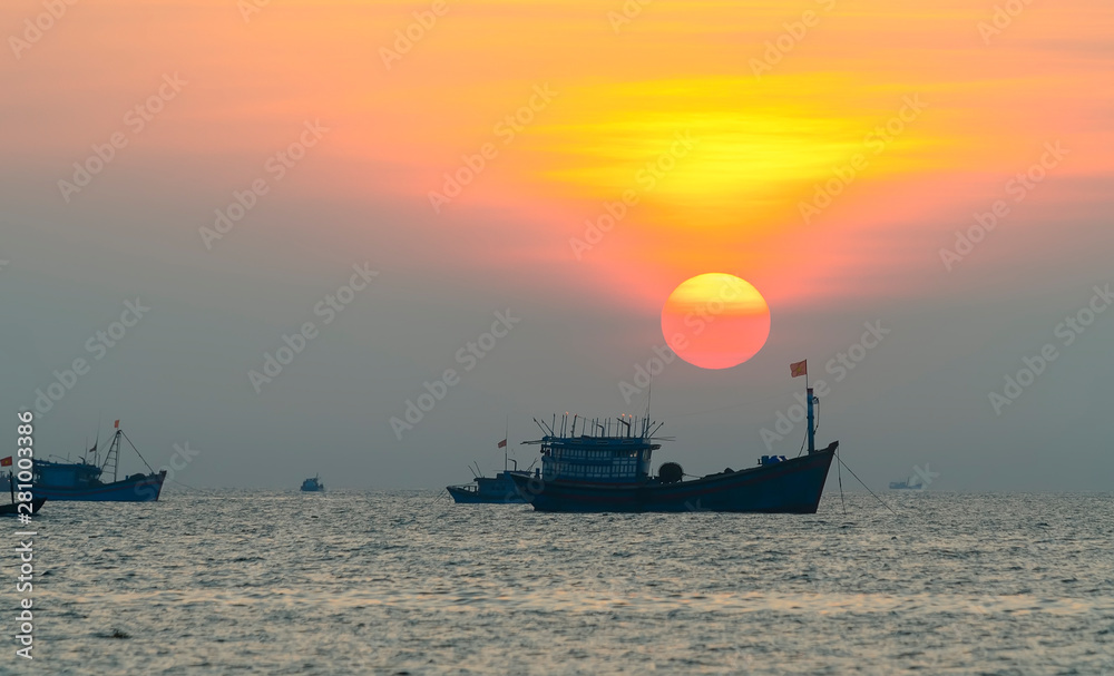 Sea landscape at dawn when fishing boats out to sea to harvest fish to greet the new day
