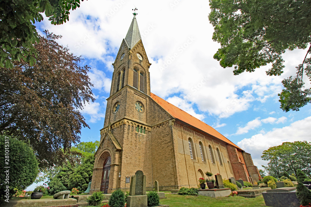 Langwarden: Romanische St. Laurentius-Kirche (13. Jh., Niedersachsen)