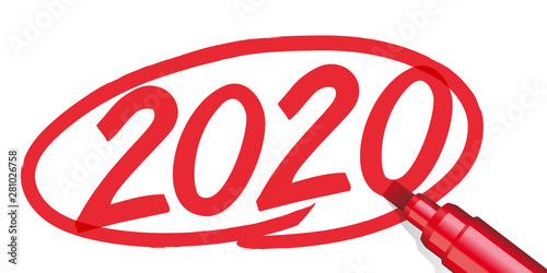 L’année 2020 écrite à la main et entouré d’un cercle rouge avec un feutre ou un marqueur, sur un fond de papier blanc