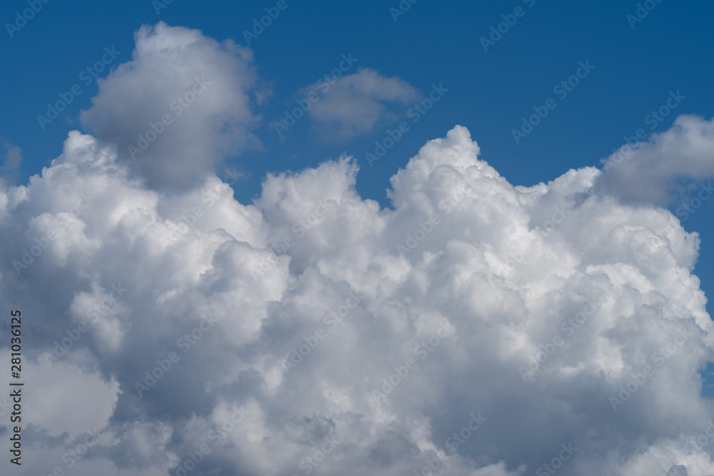 Cumulonimbus calvus, a developing thunderhead cloud Cumulonimbus calvus, a developing thunderhead cloud