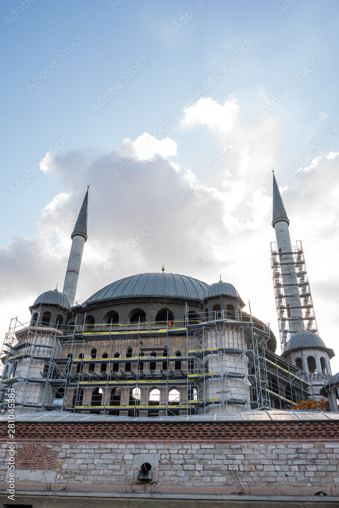 Obraz premium View of Taksim Mosque construction building
