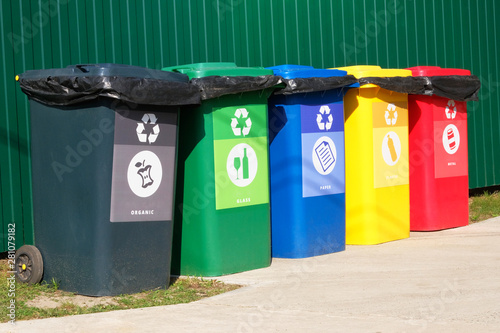 Obraz na plátně Separate garbage collection