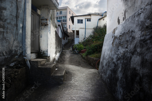 Fototapeta Naklejka Na Ścianę i Meble -  The small street in small korean town
