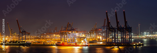 Hafenpanorama von Hamburg bei Nacht 