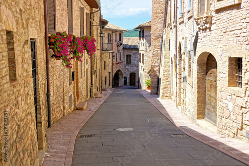 Fototapeta Naklejka Na Ścianę i Meble -  Stone buildings lining a beautiful medieval street in the old town of Assisi, Italy