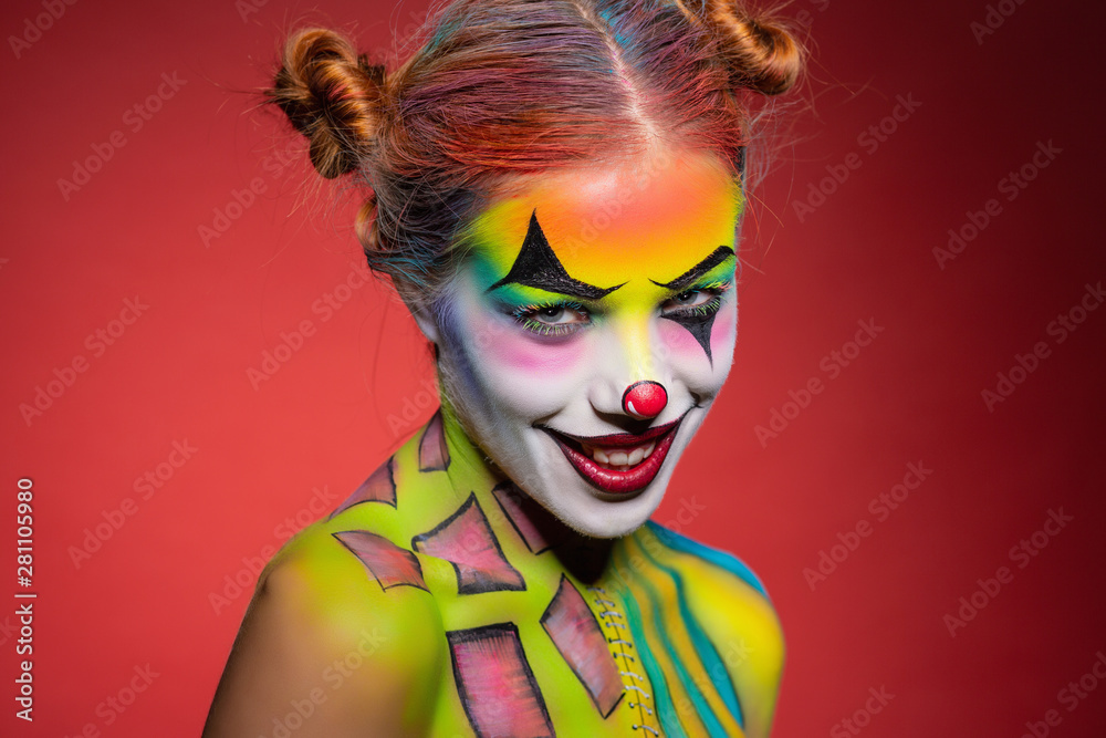 Obraz premium Pretty young lady with a face painting clown.