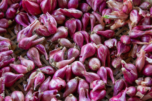 Fototapeta Naklejka Na Ścianę i Meble -  Purple  onions and red onions texture background