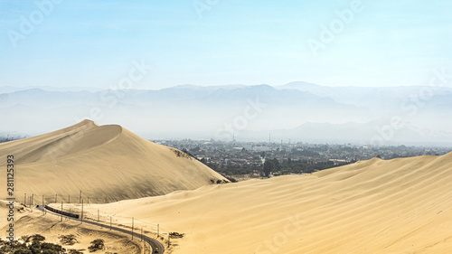 Desierto y dunas en Ica, Perú