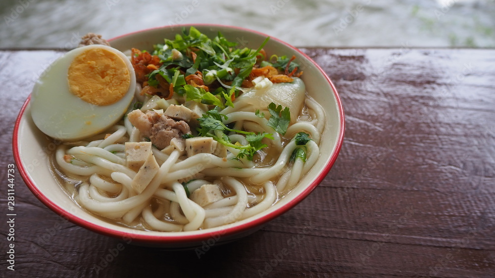 I like to eat noodles, especially small strips. I like to eat noodles, especially small strips.