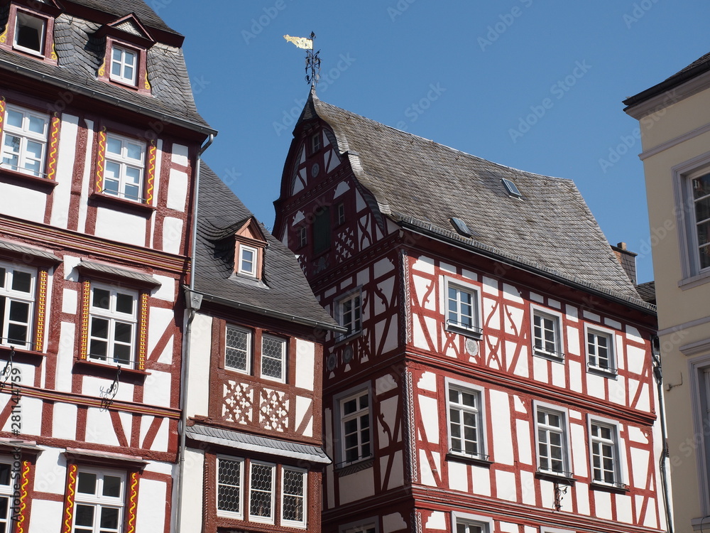 Obraz premium Bernkastel Kues - beliebtes Urlaubsziele an der Mosel