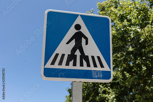 Pedestrian crossing crossing road symbol