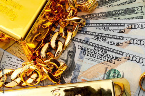 Foto Jewelry buyer, pawn shop and buy and sell precious metals concept theme with a p