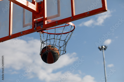 The ball pierces the net at a basketball game / streetball © ksubogdanova