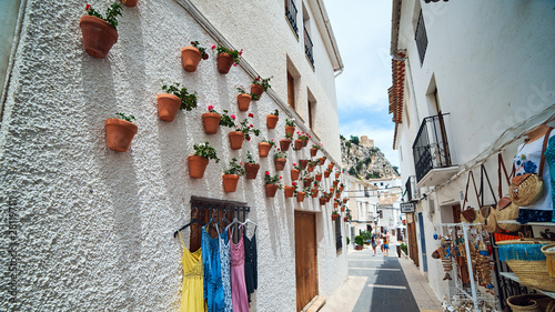 Canvas Print GUADALEST, SPAIN - JUNE 16, 2019: Beautiful flower pots on the walls in Guadalest