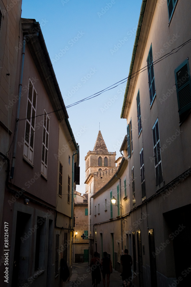 Obraz premium Vertical view of old medieval town of Sineu on a summe evening with bell tower in Palma de Mallorca balearic island