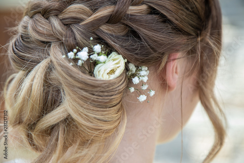 Détail de la mariée lors des photos de couple photo