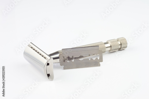 safety razor razor blade.