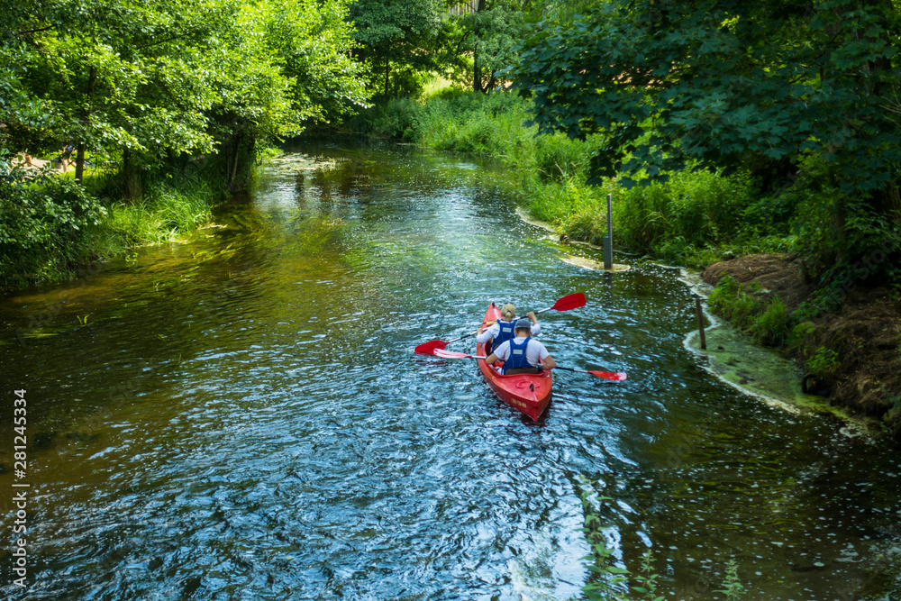 Kajaki kajakarstwo rzeka weekend wakacje lato woda sport