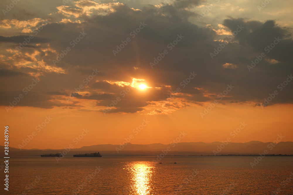 Obraz premium Beautiful sunset with clouds over the Aegean sea