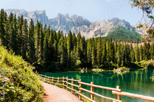 Dolomiten, Karersee, Lago di Carezza, Bergsee, Seerundgang, Latemargruppe, Südtirol, Sommer, Italien photo