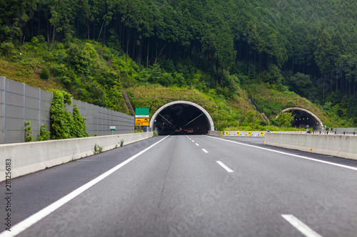 高速 トンネル