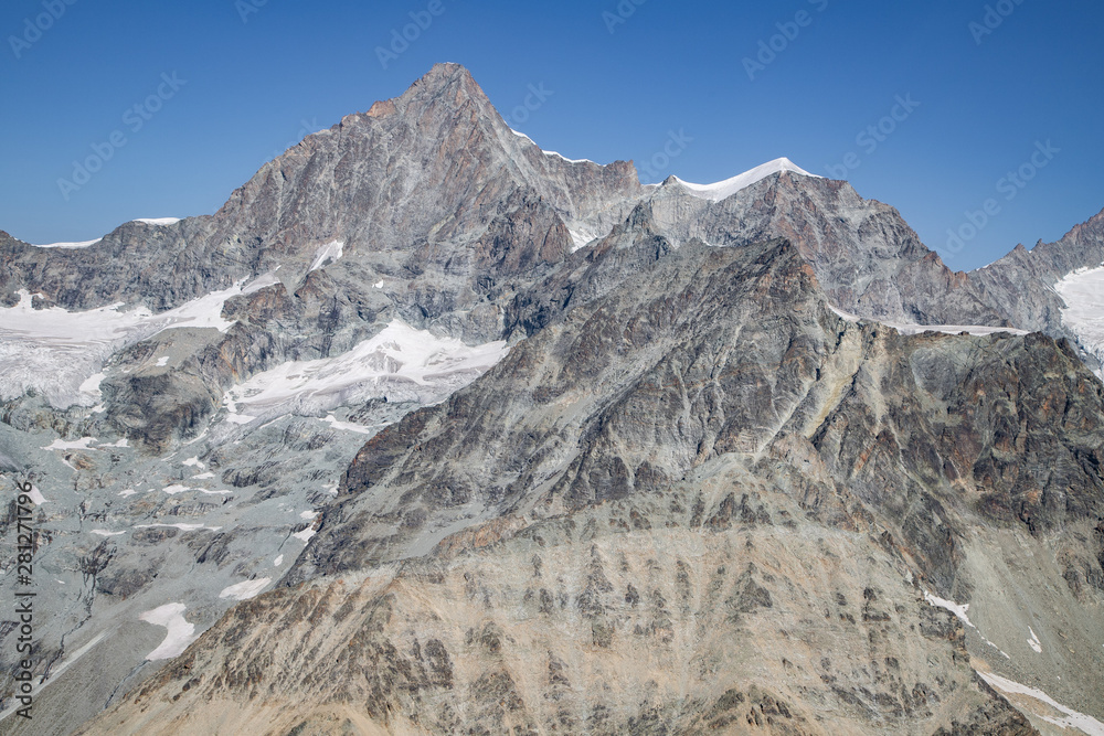 Montagne en Suisse pas loin de Zermatt en Suisse en Valais