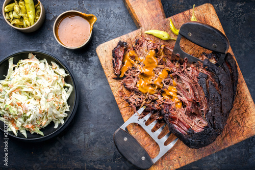 Photos Traditional barbecue wagyu pulled beef with coleslaw and spicy sauce as top view